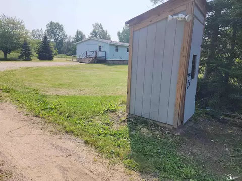 2808 N Three Rivers, Gladwin, MI 48624 photo 3