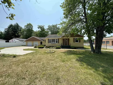 5231 18th, Escanaba, MI 49829