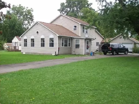 2098 Delaney, Burton, MI 48509