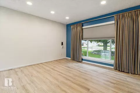 1489 Williamsburg, Flint, MI 48507 photo 8