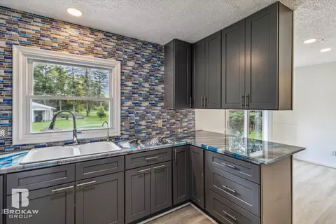 1489 Williamsburg, Flint, MI 48507 photo 15