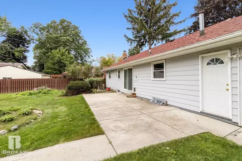 1489 Williamsburg, Flint, MI 48507 photo 38