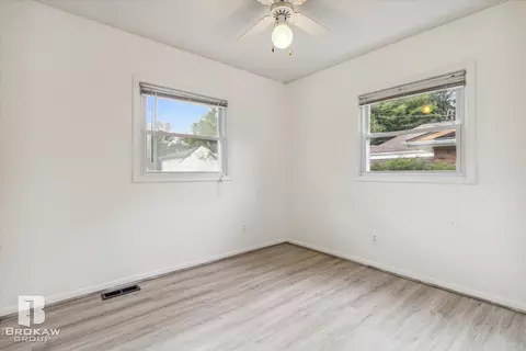 1489 Williamsburg, Flint, MI 48507 photo 18
