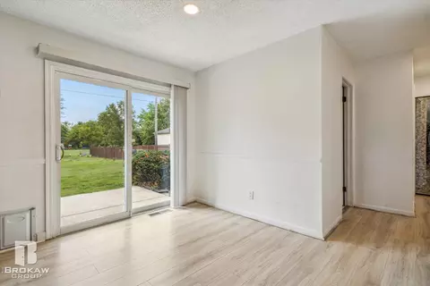 1489 Williamsburg, Flint, MI 48507 photo 17