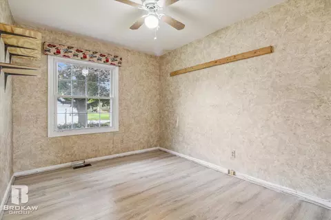 1489 Williamsburg, Flint, MI 48507 photo 24