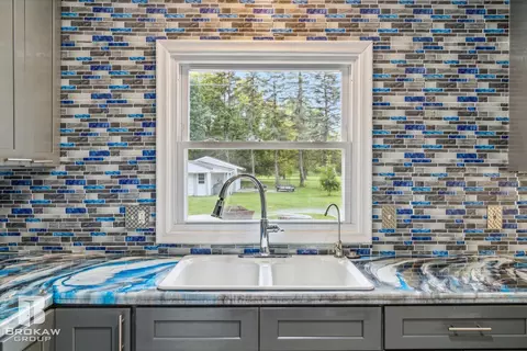 1489 Williamsburg, Flint, MI 48507 photo 16