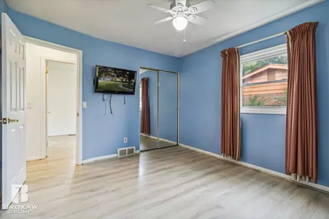 1489 Williamsburg, Flint, MI 48507 photo 23