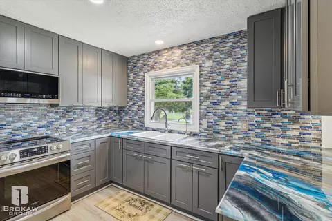 1489 Williamsburg, Flint, MI 48507 photo 12