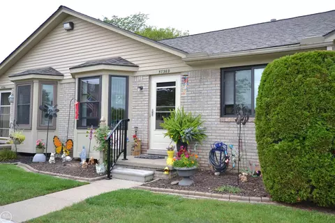 57369 Robert #31, Washington Township, MI 48094