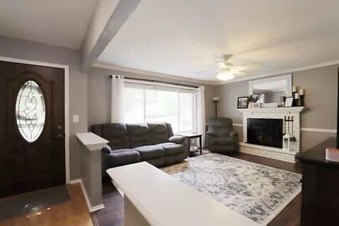 1029 Springview, Flushing, MI 48433 photo 3