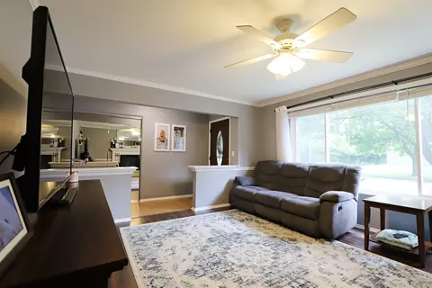 1029 Springview, Flushing, MI 48433 photo 6