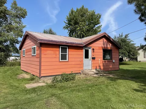 16 Grand, L'anse, MI 49946