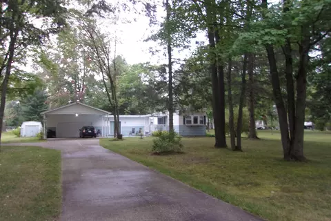2290 Edgewood, Farwell, MI 48622