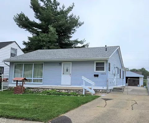 25219 Packard, Roseville, MI 48066