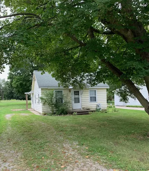 2434 Curtis, Adrian, MI 49221