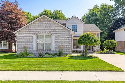 51794 Walnut, Macomb, MI 48042 photo 2