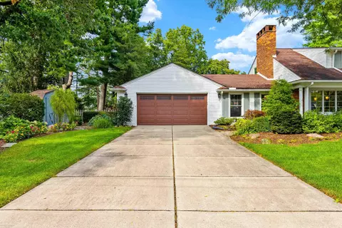 92 Deeplands, Grosse Pointe Woods, MI 48236 photo 17
