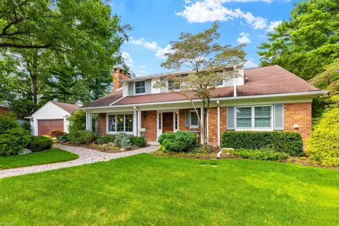 92 Deeplands, Grosse Pointe Woods, MI 48236 photo 18