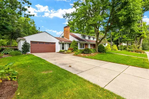 92 Deeplands, Grosse Pointe Woods, MI 48236 photo 16