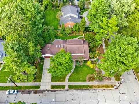 92 Deeplands, Grosse Pointe Woods, MI 48236 photo 4