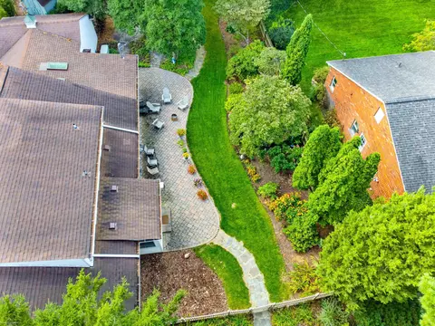 92 Deeplands, Grosse Pointe Woods, MI 48236 photo 8