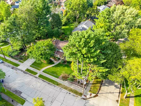 92 Deeplands, Grosse Pointe Woods, MI 48236 photo 3