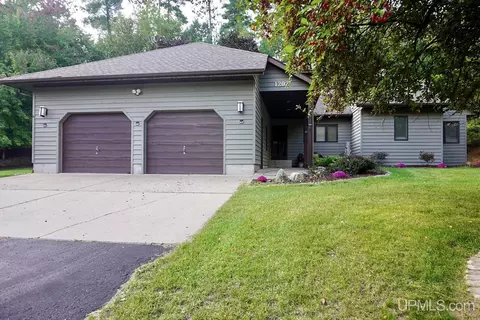1202 Pine, Iron Mountain, MI 49801
