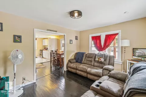 3499 Atherton, Burton, MI 48529 photo 5