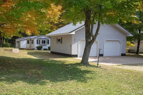 N6394 Knox, Munising, MI 49862