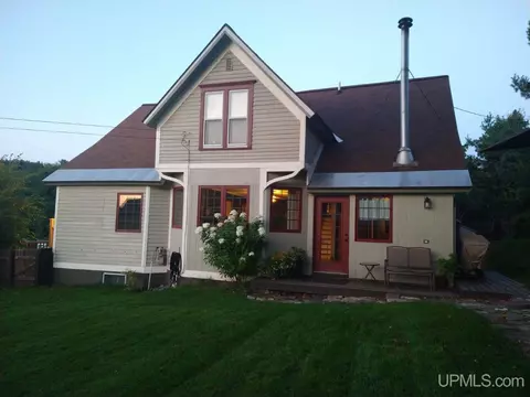 168 Davis, Ishpeming, MI 49849 photo 2