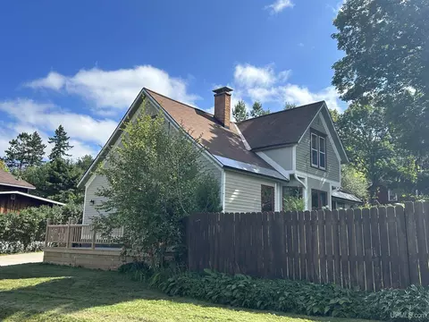 168 Davis, Ishpeming, MI 49849