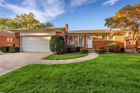 23137 N Rosedale, Saint Clair Shores, MI 48080
