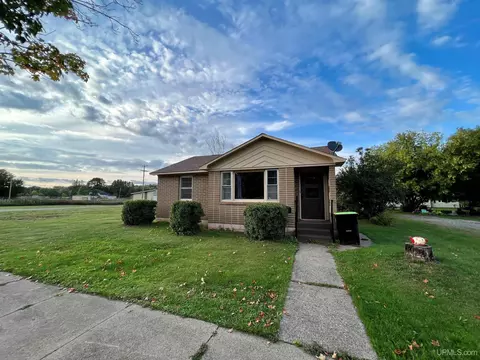 820 W Cayuga, Iron River, MI 49935