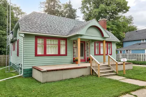 608 N Saginaw, Owosso, MI 48867