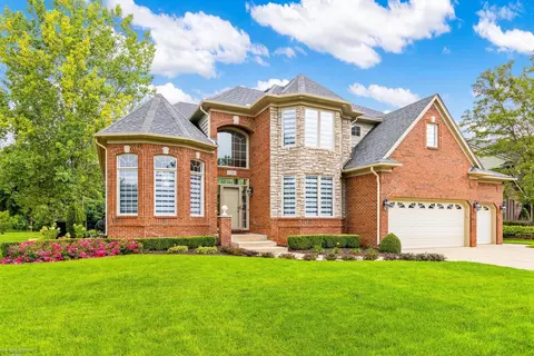 13265 Windham Dr, Washington Township, MI 48094