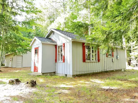 745 E Carlson # N, Manistique, MI 49854