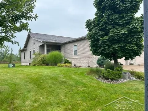 568 Hampton Lk, Essexville, MI 48732