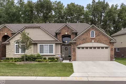 30304 Berghway Trl, Warren, MI 48092