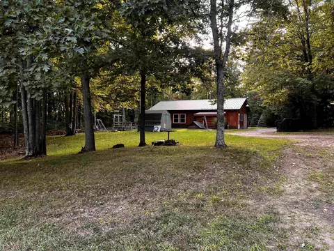 806 Peasley, Harrison, MI 48625