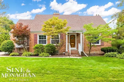 884 Hawthorne, Grosse Pointe Woods, MI 48236