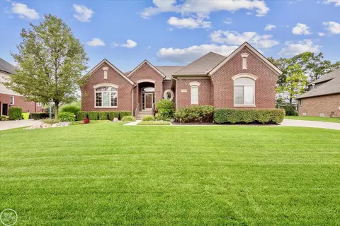 7111 N Georgetowne, Washington Township, MI 48095