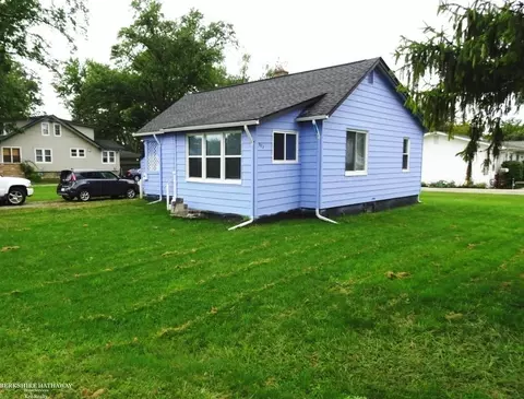 803 Smith, Algonac, MI 48001 photo 2