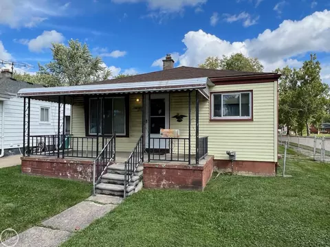 24820 Hayes, Eastpointe, MI 48021