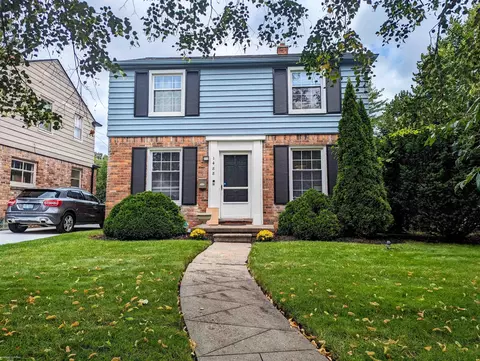 1488 Brys, Grosse Pointe Woods, MI 48236
