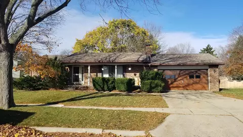 1435 Cedarwood Dr, Flushing, MI 48433