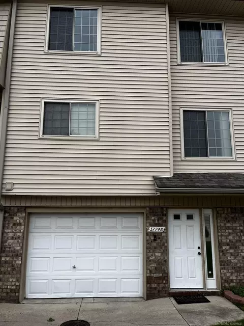 37748 Charter Oaks, Clinton Township, MI 48036