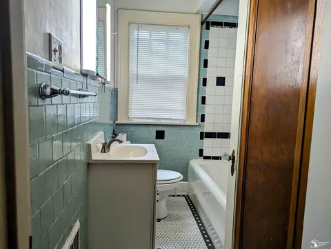 2129 Vivian, Monroe, MI 48162 photo 10