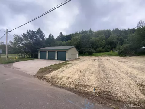 104 Ready, Ishpeming, MI 49849 photo 2