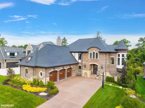1887 Traceky, Rochester Hills, MI 48306