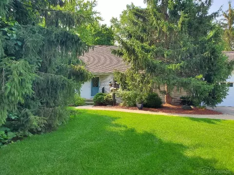48164 Sugarbush, Chesterfield, MI 48047